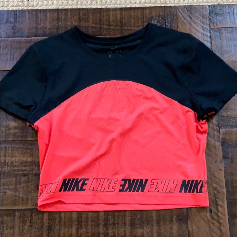 Pink & black nike workout crop top.